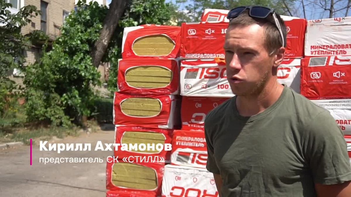 В Краснодоне тюменские специалисты продолжают восстанавливать кровельный фонд