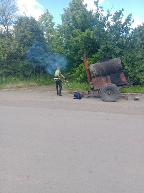 В Ровеньках продолжаются работы по благоустройству территорий
