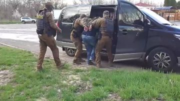 Чекисты задержали в ЛНР трех граждан России по подозрению в госизмене