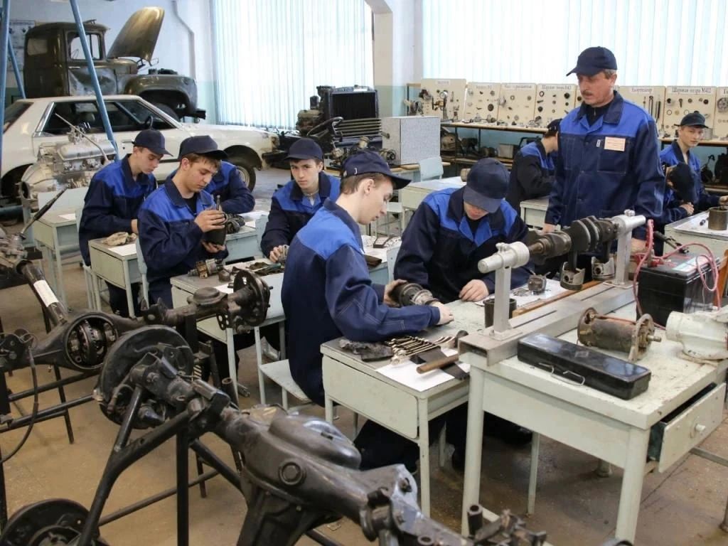 Депутатский корпус закрепил за Министерством образования и науки ЛНР полномочия по организации предоставления гражданам профобучения