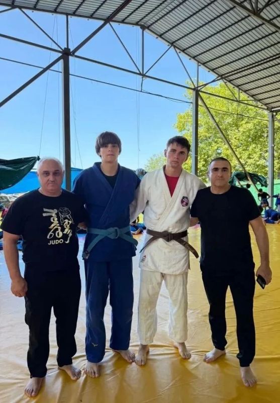 Спортсмены из Ровеньков прошли сборы под руководством легенды российского дзюдо