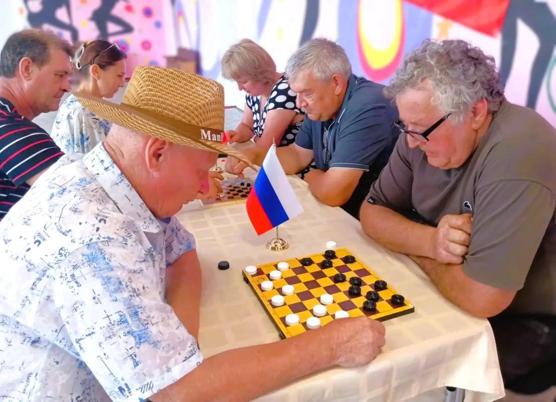 В рамках летнего спортивного марафона «Сила России» в Бараниковке Беловодского муниципального округа состоялся любительский турнир по шашкам