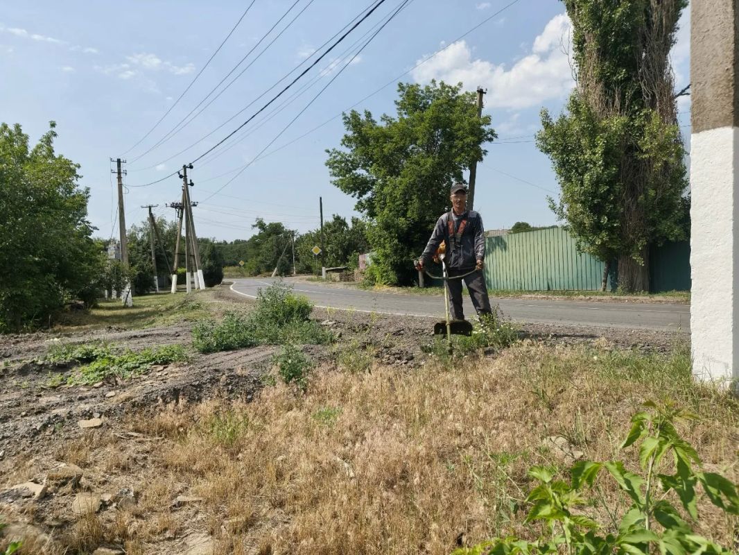 В период с 20 по 24 июля в Городище прошли очередные субботники, в которых приняли участие сотрудники отдела по обеспечению жизнедеятельности пгт Городище, с. Малоивановка, Городищенской средней школы № 23 и Городищенского...