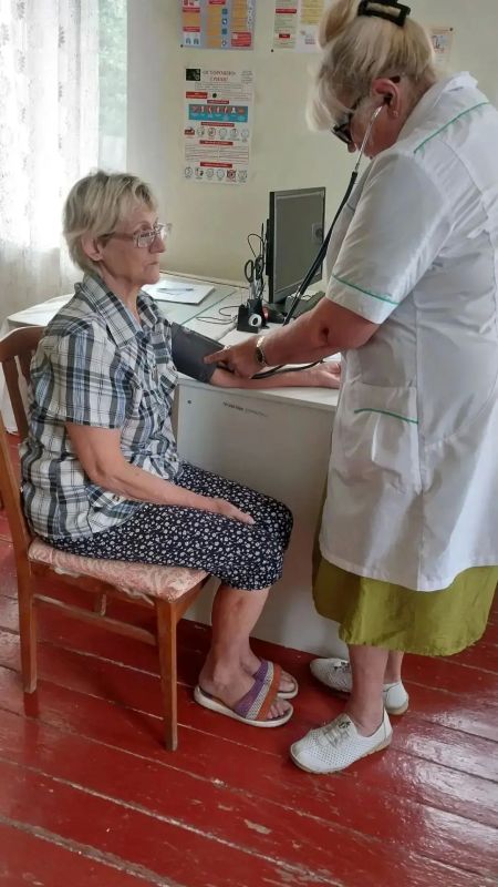 Специалист Металлистской амбулатории провел выездной прием жителей с.Приветное