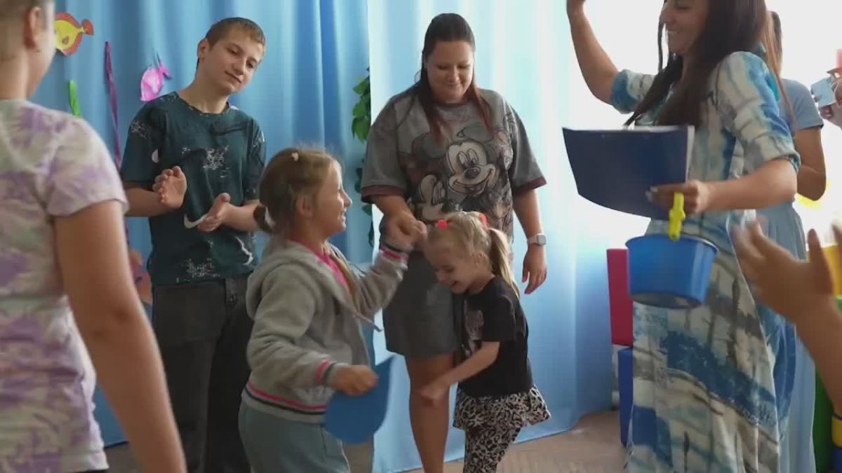 Для подопечных отделения реабилитации детей с ограниченными физическими возможностями здоровья Антрацитовского комплексного центра социального обслуживания населения провели увлекательную летнюю игру