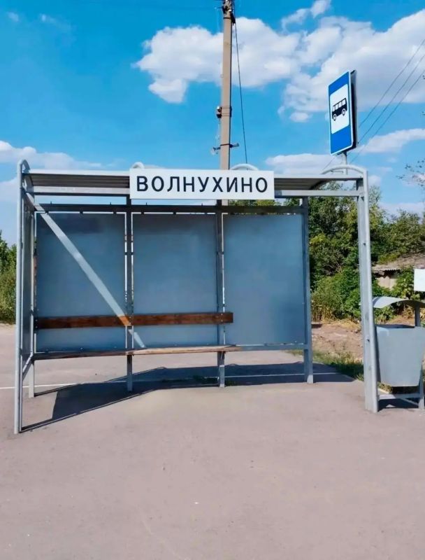 На дорогах ЛНР появляются новые остановочные павильоны