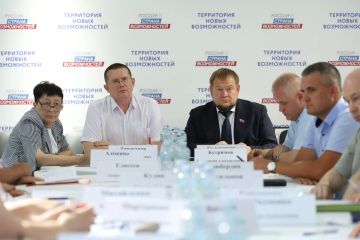 Константин Бутримов: Депутаты обсудили с представителями региональных министерств возможность предоставления дополнительных выплат работникам ЖКХ на прифронтовых территориях