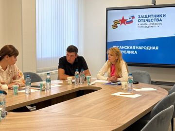 В филиале фонда «Защитники Отечества» в ЛНР состоялся приём ветеранов СВО и семей погибших защитников Отечества
