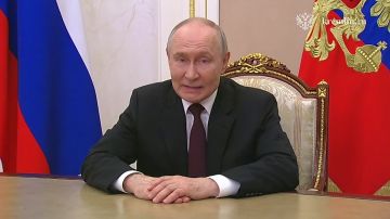 Президент России Владимир Путин поздравил сотрудников органов следствия с профессиональным праздником:
