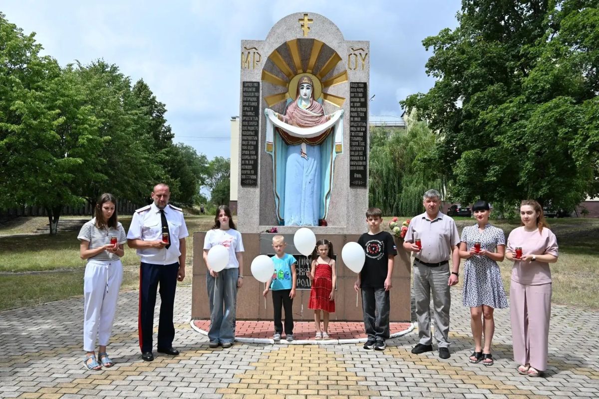 27 июля — в День памяти детей — жертв войны в Донбассе — в Брянке почтили память самых беззащитных жертв вооружённого конфликта