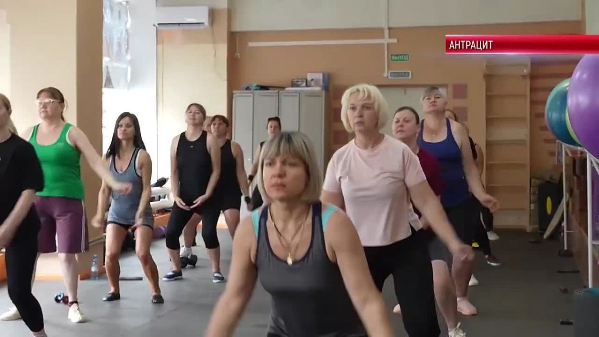 В Антраците провели фитнес-зарядку «Оздоровительный спорт с населением округа»
