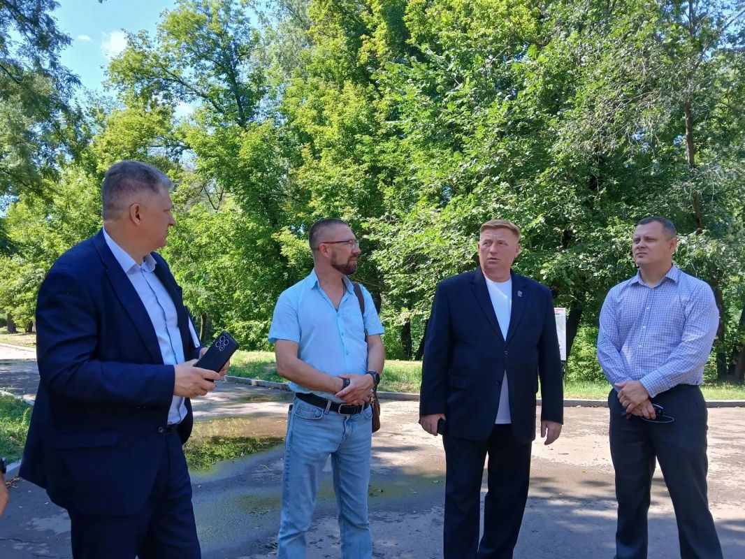 В Луганске проверили состояние парка Горького