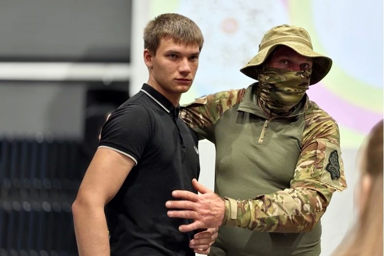 В Свердловском Молодежном центре состоялось важное и крайне актуальное событие – гостями площадки стали инструкторы по тактической медицине из войсковой части 40054