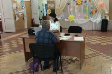 В селе Новоборовицы Свердловского муниципального округа проведен очередной прием коммунальных платежей граждан