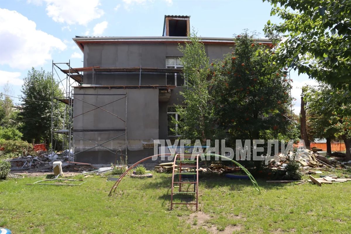В Свердловске регион-шеф Красноярский край продолжает капитальный ремонт в детском саду № 3 «Аленка»