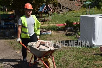 Красноярцы ремонтируют детский сад в Свердловском муниципалитете