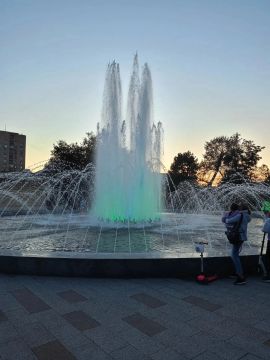 Свето-музыкальный фонтан в сквере Молодой гвардии снова приглашает посетителей