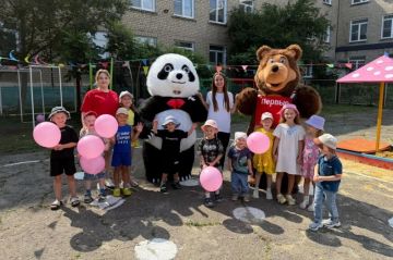 В Свердловске отметили День дружбы - один из самых молодых, но самых добрых и волшебных праздников