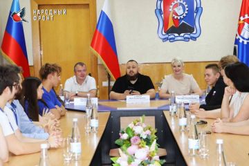 Депутат Иван Санаев посетил Стаханов с рабочим визитом