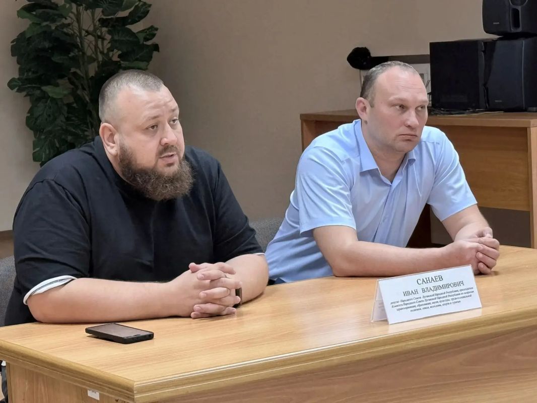 Иван Санаев: Провел рабочую встречу с коллективом Алчевской городской больницы