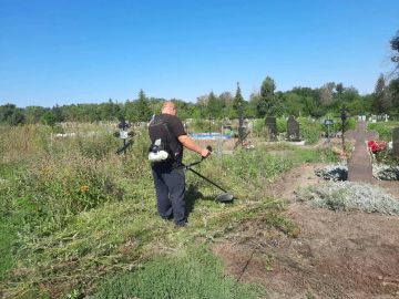 МБУ «Ритуальная служба города Ровеньки Луганской Народной Республики» продолжает работы по благоустройству и санитарной очистке городских кладбищ