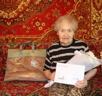 Жительница Антрацита Лидия Ивановна Колесникова отметила 94й день рождения и получила по этому случаю поздравление из Кремля