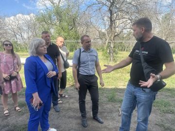 Рабочее выездное совещание прошло на спортивном объекте в поселке Юбилейном
