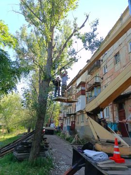 Ежедневно, в любую погоду, сотрудники коммунальных служб выходят на улицы нашего городского округа, чтобы сделать его чище и комфортнее