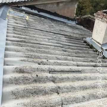Луганский филиал устранил последствия непогоды, отремонтировав крышу МКД на улице Карла Либкнехта