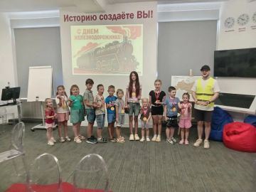 В Детском центе Лутугинского районного дома культуры прошло познавательное мероприятие для детей, приуроченное ко Дню железнодорожника