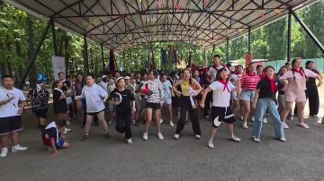 Антрацитовскую детвору, отдыхающую в Калмыкии, проведали руководители республиканских ведомств
