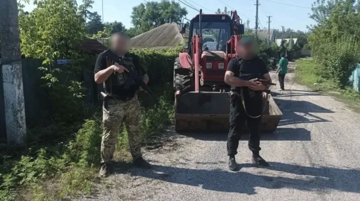 Полицейские Кременского округа обеспечивают безопасность проведения аварийно-восстановительных работ