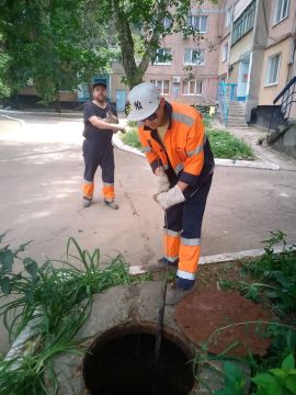 В Красном Луче продолжаются плановые работы по обслуживанию городской инфраструктуры