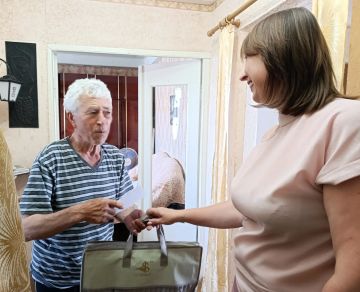 Житель Антрацита получил поздравление из Кремля