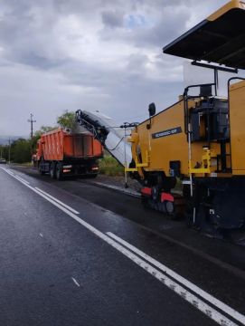 Дорогу Лутугино-Волнухино в ЛНР начали ремонтировать