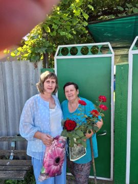 Сегодня сотрудники Великочерниговского отдела жизнеобеспечения с особой теплотой поздравили с 80-летним юбилеем прекрасную жительницу села Великая Черниговка — Лямзину Валентину Андреевну!
