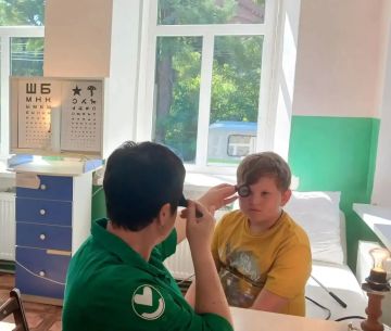 Специалисты Славяносербской ЦРБ провели профилактический осмотр юных жителей с.Трехизбенка