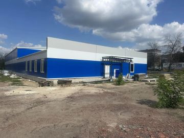 Рабочее выездное совещание прошло на спортивном объекте в поселке Юбилейном