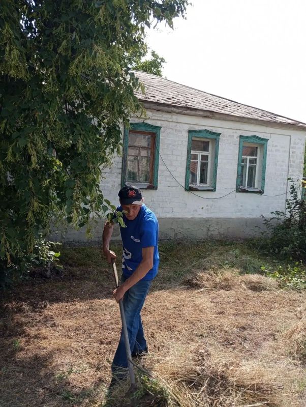 Эстафета добрых дел активистов Брянковского местного отделения партии «Единая Россия» продолжается, и сегодня активисты первичного отделения и сотрудники филиала "Клуб пгт