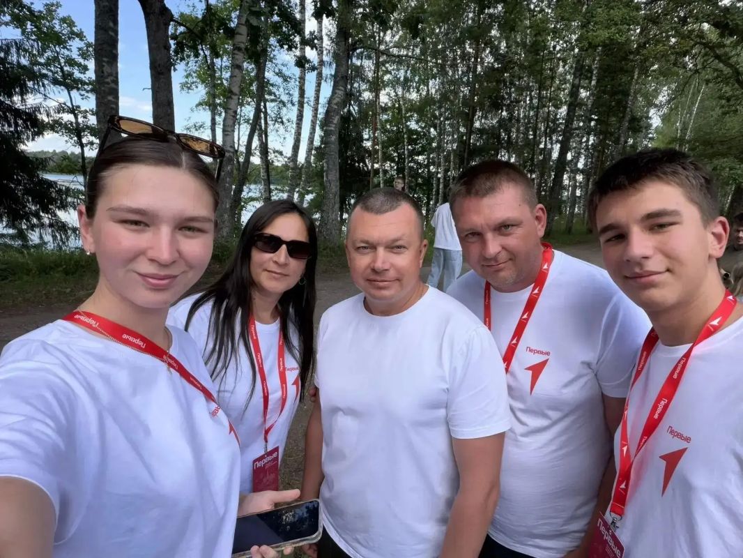 Семья Хрисанфовых из Краснолучского округа побывала на Всероссийском слёте «Родные-Любимые» в городе Смоленск