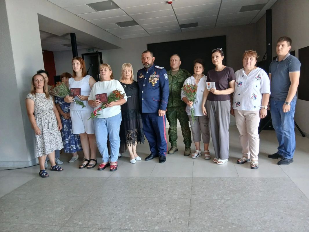 В Станично-Луганском муниципальном округе состоялось мероприятие, посвящённое вручению наград семьям погибших защитников