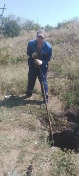 Сотрудники Краснолучского департамента ГУП ЛНР «Лугансквода» ведут плановые работы по обслуживанию водопроводных сетей
