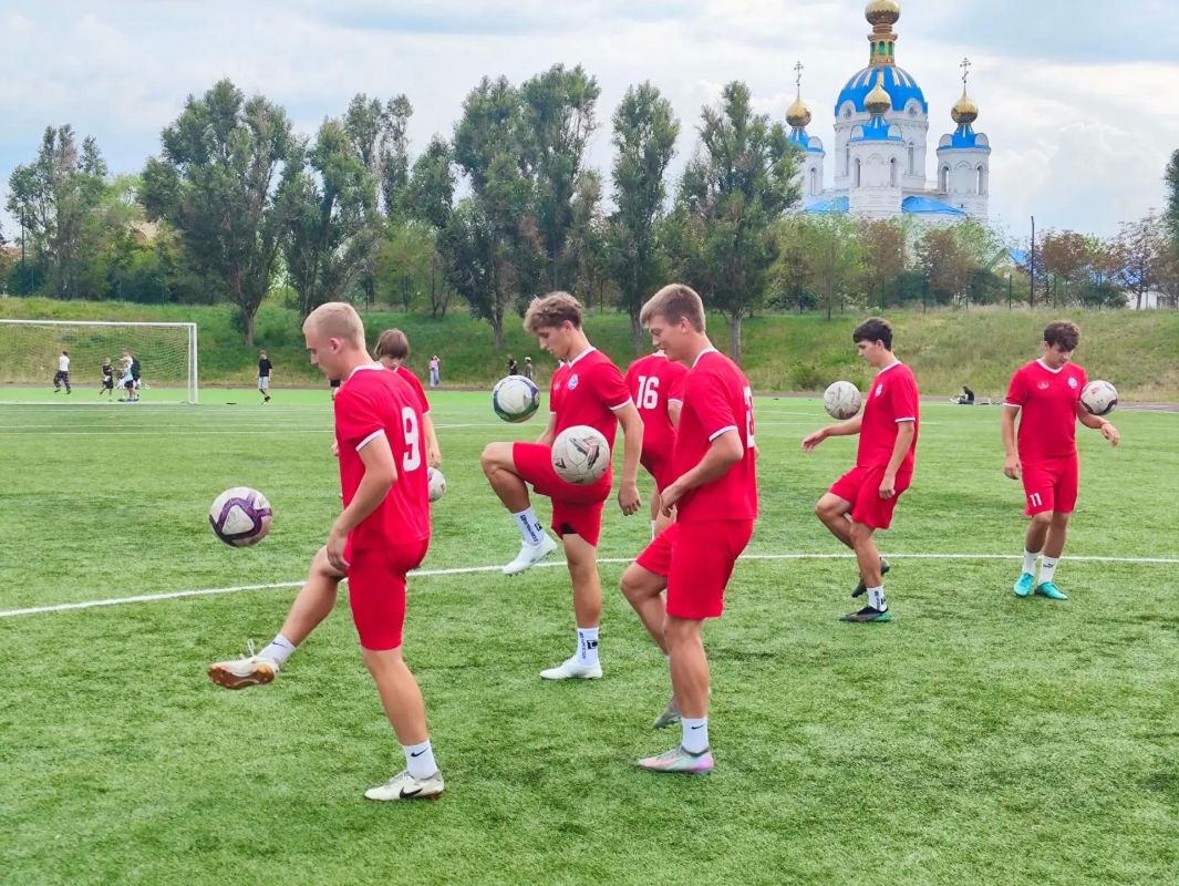 Готовимся побеждать!. Студенческая сборная Луганской Народной Республики по футболу представит регион на Всероссийской летней универсиаде в Саранске