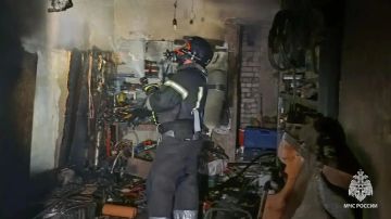 В селе Роскошное спасатели оперативно потушили пожар в частном доме