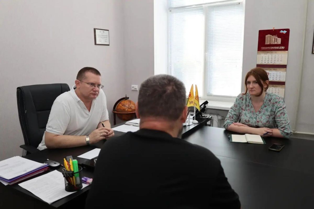 ПРИЕМ ГРАЖДАН!. Руководитель фракции СПРАВЕДЛИВАЯ РОССИЯ в Народном Совете ЛНР Геннадий Тараканов провел очередной прием граждан