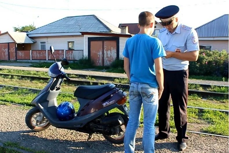 Безопасность на дороге!. В теплое время года на дорогах появляется большое количество мототранспорта, за руль которых садится немало подростков