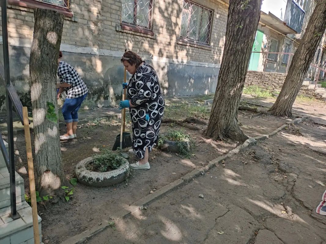 В учреждениях культуры и спорта нашего округа ведутся работы по благоустройству территорий