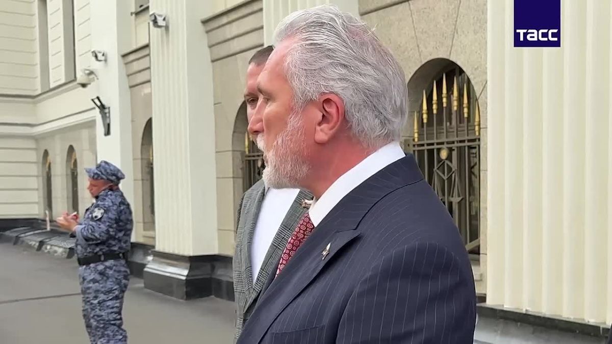 Лидер партии «Родина» Алексей Журавлев рассказал, почему обратился в Верховный Суд РФ с иском о снятии партии «Яблоко» с выборов: «Партия «Яблоко» - национальные предатели, работают на Запад