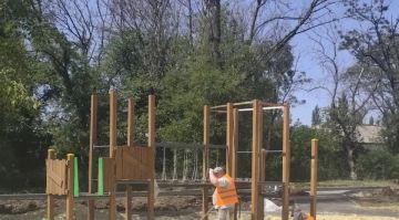 Обновление общественных пространств проходит в Брянке и Краснодоне