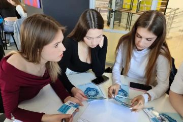 Чат с вузом - в подарок: первокурсников ЛНР подключат к официальным каналам университетов в MAX